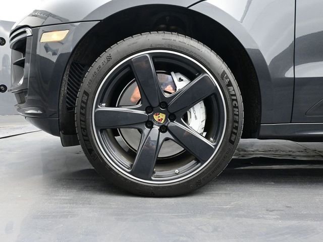 Certified 2021 Porsche Macan Turbo image 6