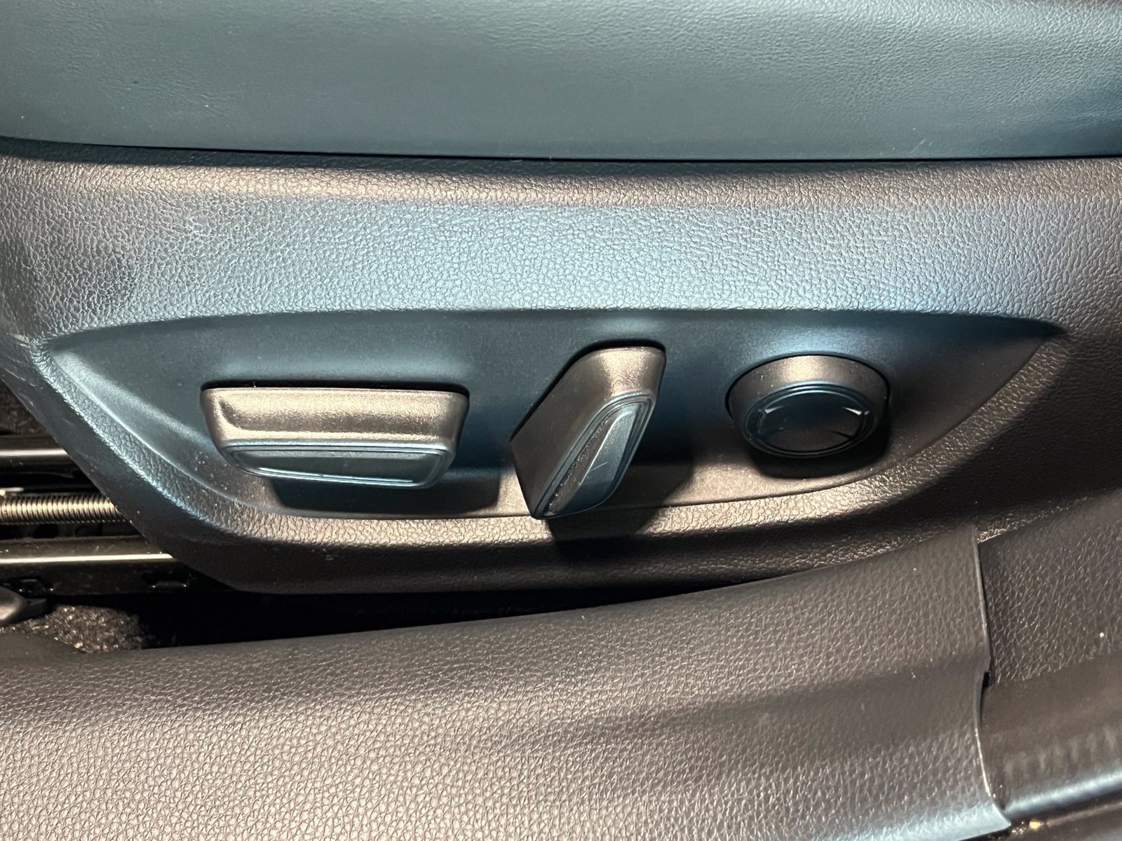 Used 2024 Toyota Prius Prime FWD image 18