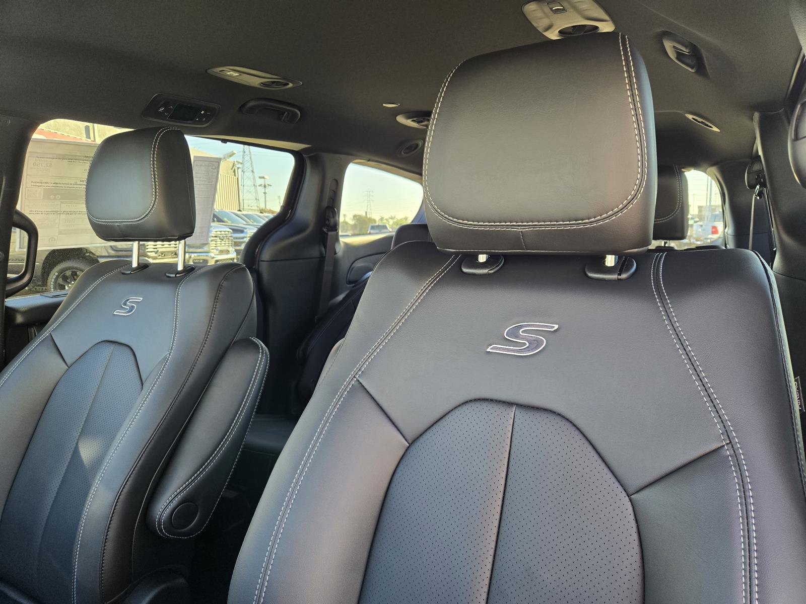 New 2026 Chrysler Pacifica Select w/ S Appearance Package image 24