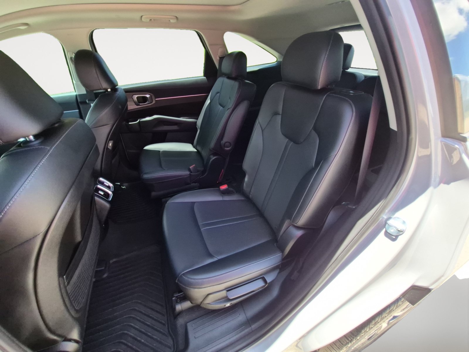 Used 2023 Kia Sorento EX w/ Panoramic Sunroof Package FWD image 24