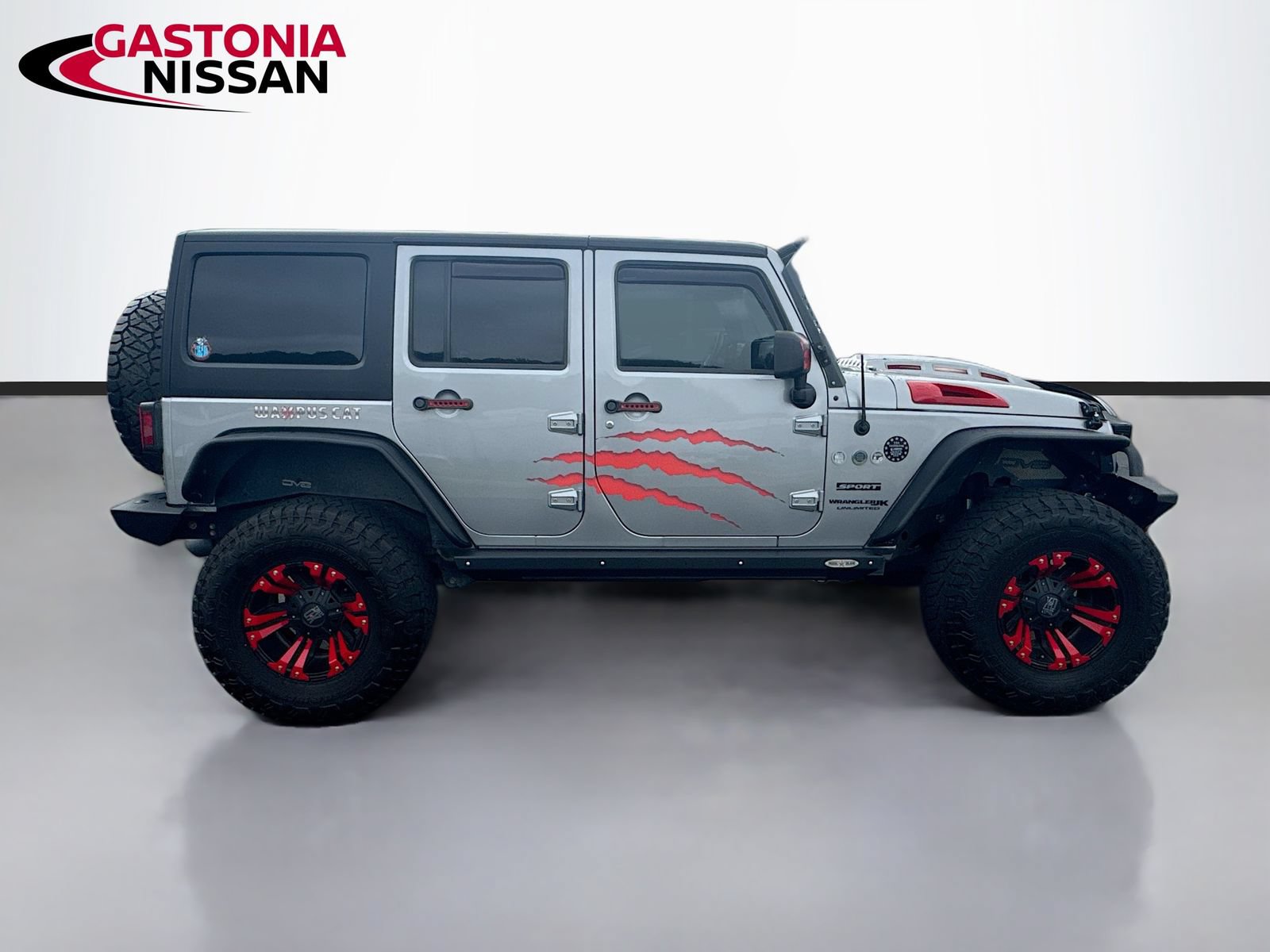 Used 2018 Jeep Wrangler Unlimited Sport w/ Connectivity Group AWD/4WD image 10