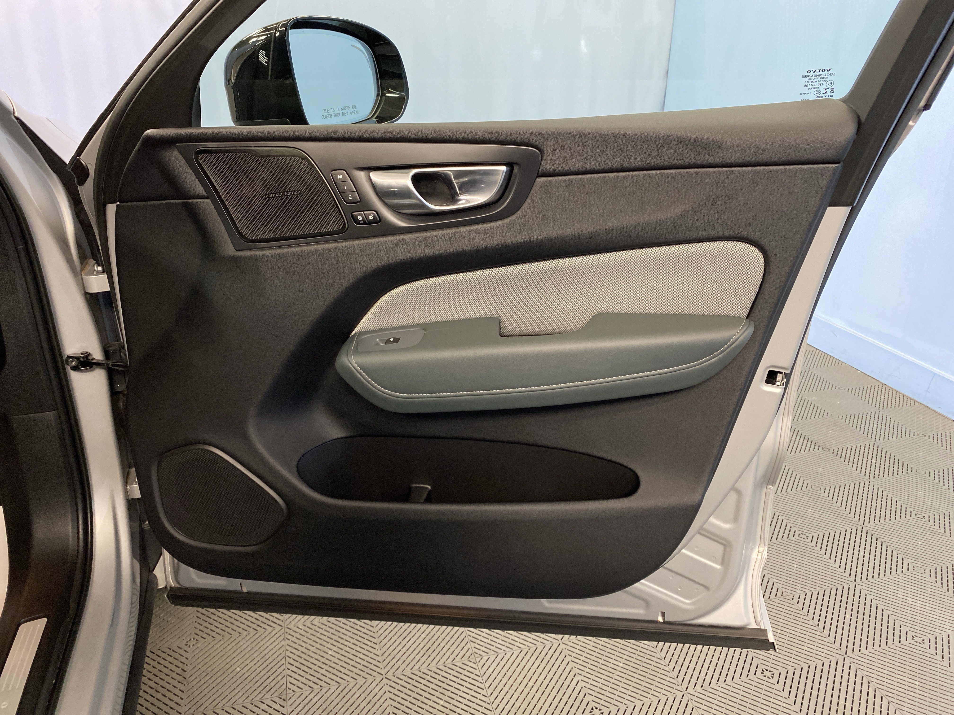 Used 2022 Volvo XC60 B5 R-Design image 45