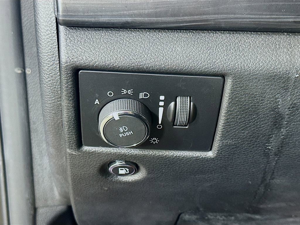 Used 2021 Jeep Grand Cherokee Laredo X image 21