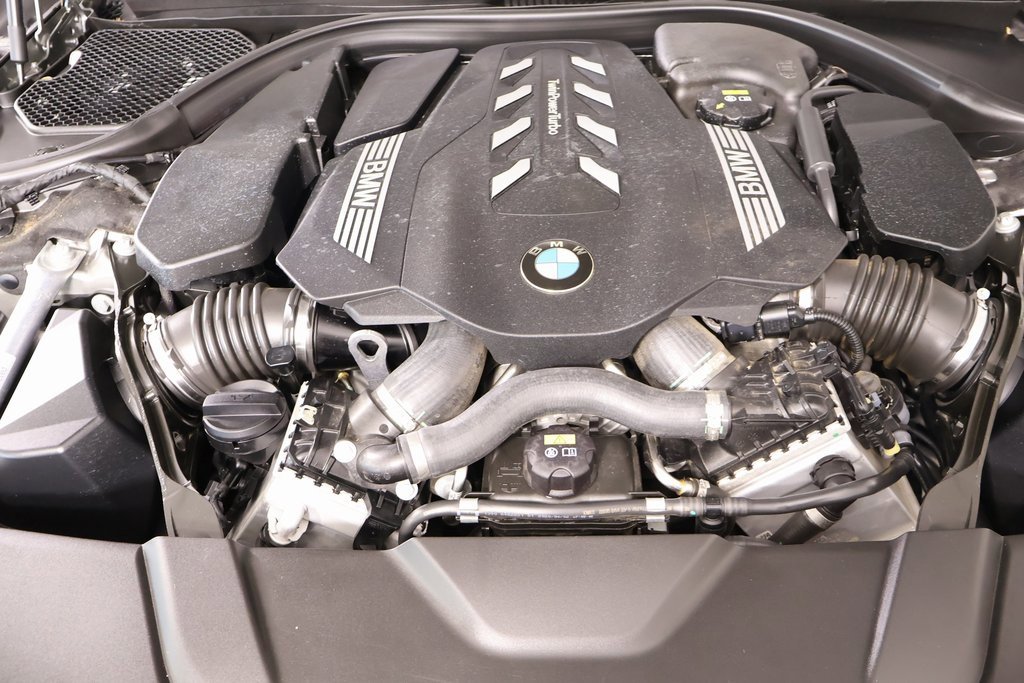 Used 2021 BMW 750i xDrive w/ Executive Package image 22