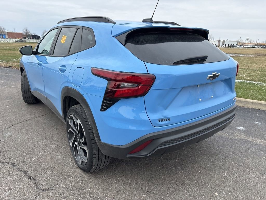 Used 2024 Chevrolet Trax RS w/ Sunroof Package image 8