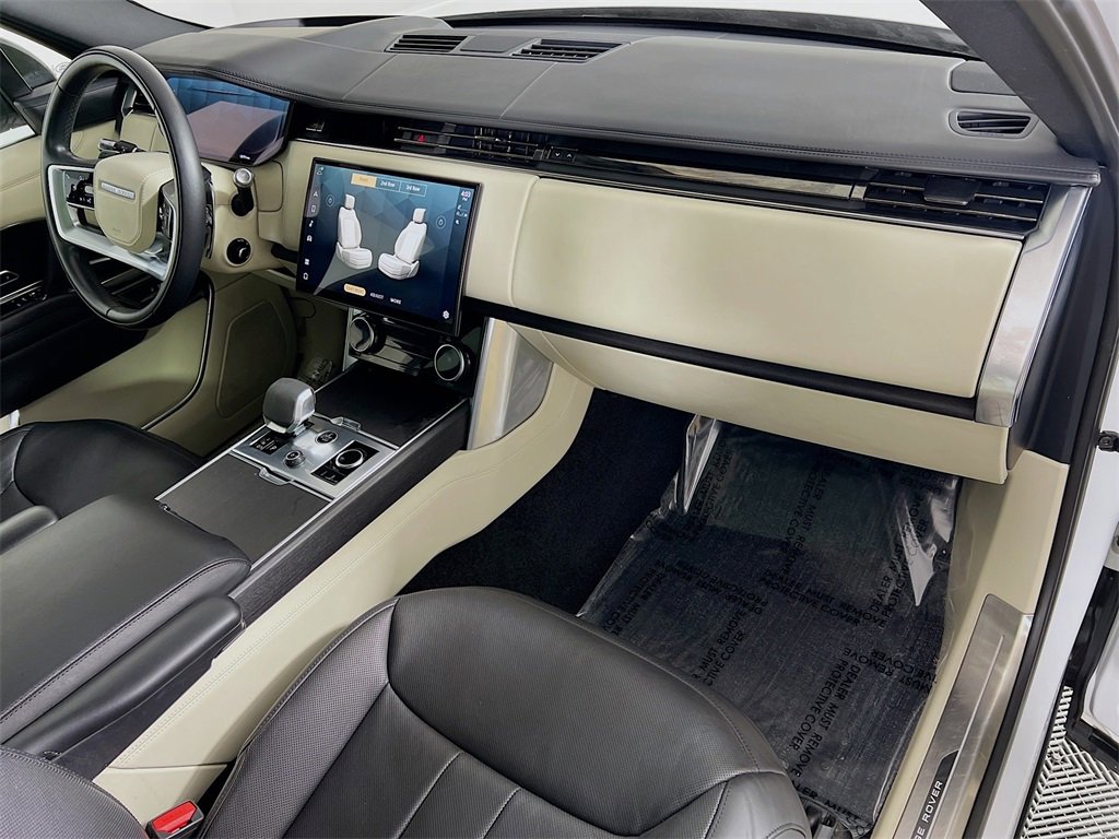 Used 2022 Land Rover Range Rover Long Wheelbase SE image 32