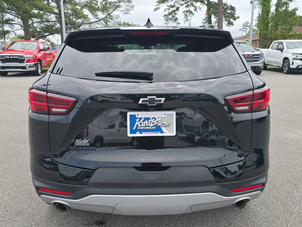Used 2025 Chevrolet Blazer LT w/ Midnight/Sport Edition FWD image 4