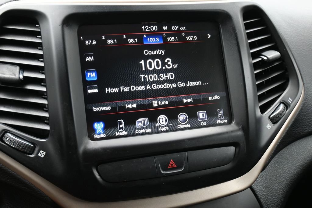 Used 2016 Jeep Cherokee Limited AWD/4WD image 23