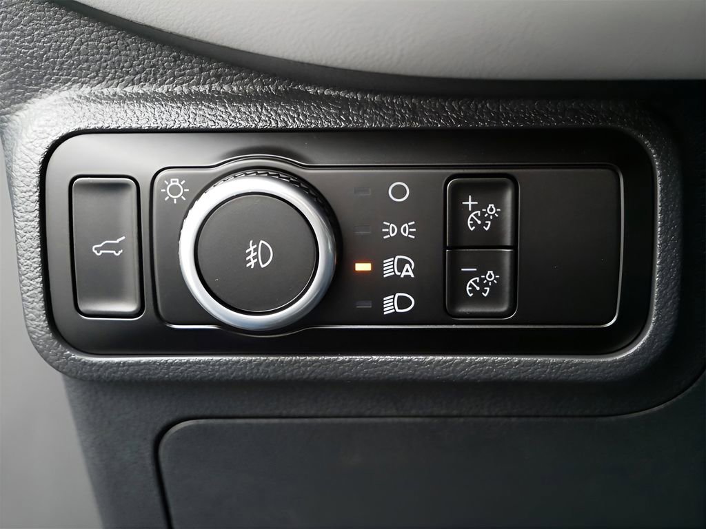 Used 2025 Ford Explorer Active w/ Active Comfort Package image 18