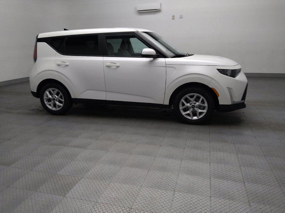 Used 2025 Kia Soul LX image 11