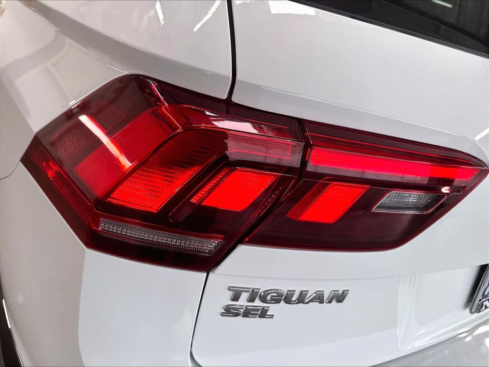 Used 2018 Volkswagen Tiguan SEL Premium AWD/4WD image 26
