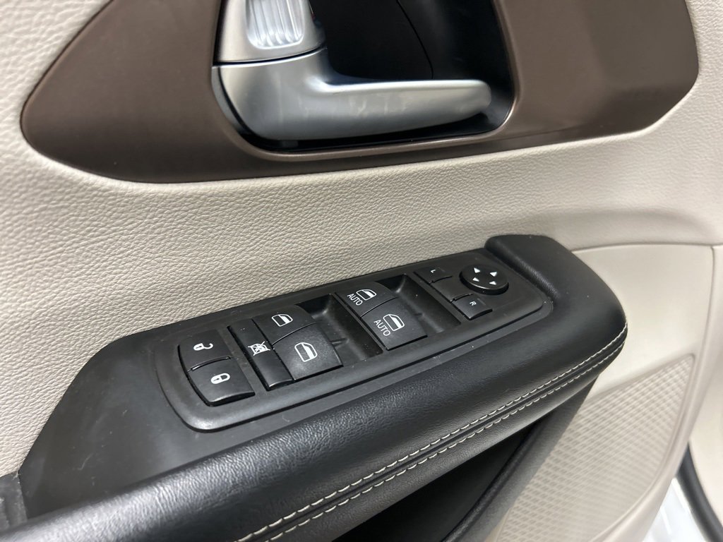 Used 2021 Chrysler Voyager Lxi image 26