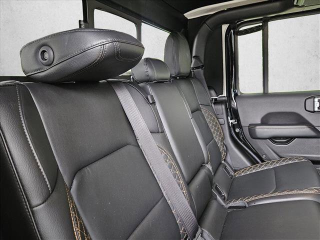 Used 2023 Jeep Gladiator Overland AWD/4WD image 21