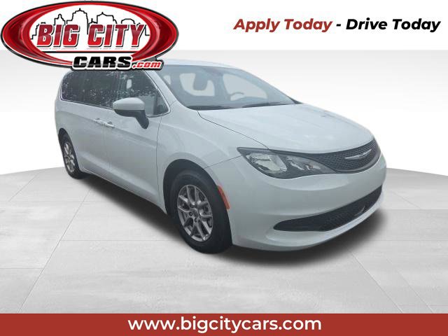 Used 2023 Chrysler Voyager LX FWD image 1