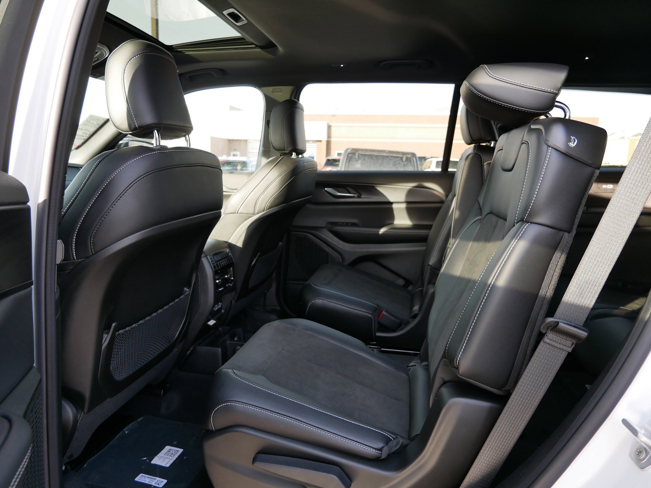 New 2025 Jeep Grand Cherokee L Altitude image 7