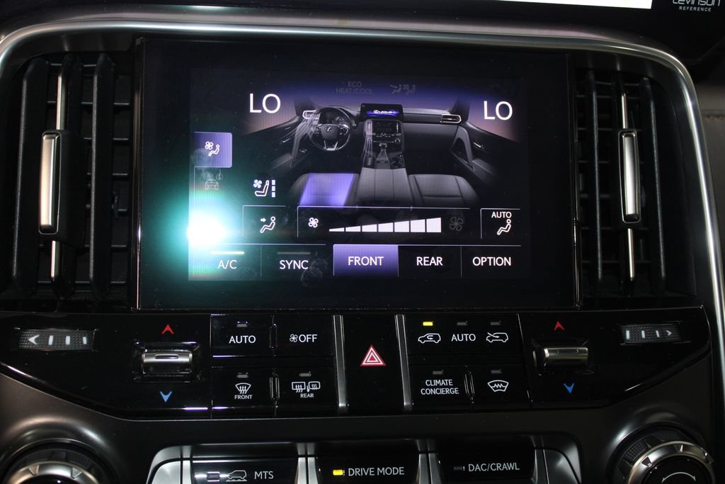 Used 2024 Lexus LX 600 4WD w/ Luxury Package image 33