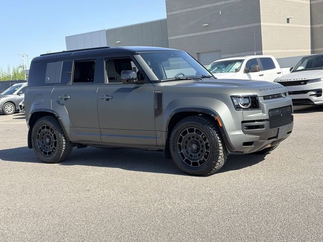 Used 2025 Land Rover Defender 110 AWD/4WD image 4