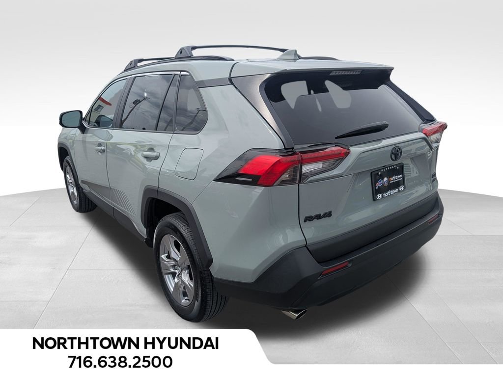 Used 2022 Toyota RAV4 XLE w/ Convenience Package AWD/4WD image 3