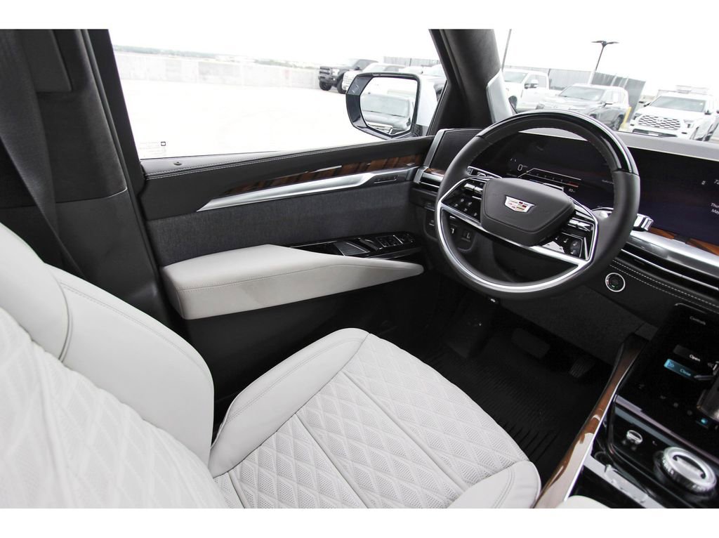 New 2026 Cadillac Escalade Platinum Sport w/ LPO, ONYX Package AWD/4WD image 8