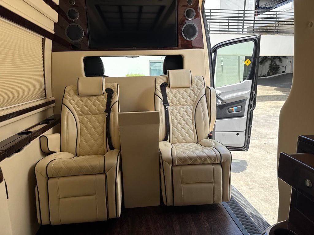 Used 2017 Mercedes-Benz Sprinter 2500 image 27