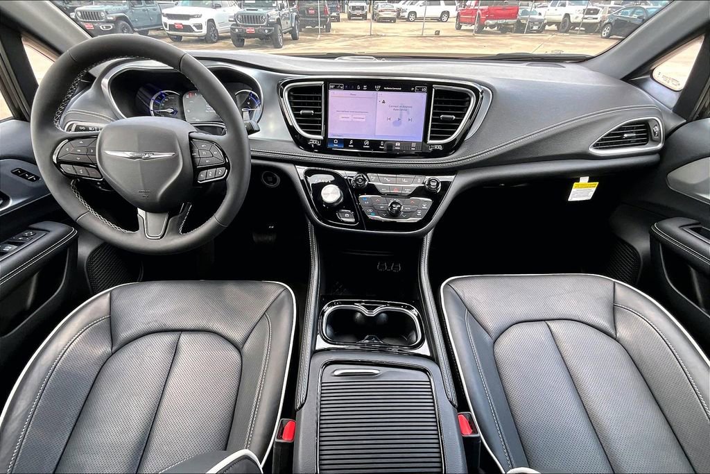 New 2025 Chrysler Pacifica Premium FWD image 4