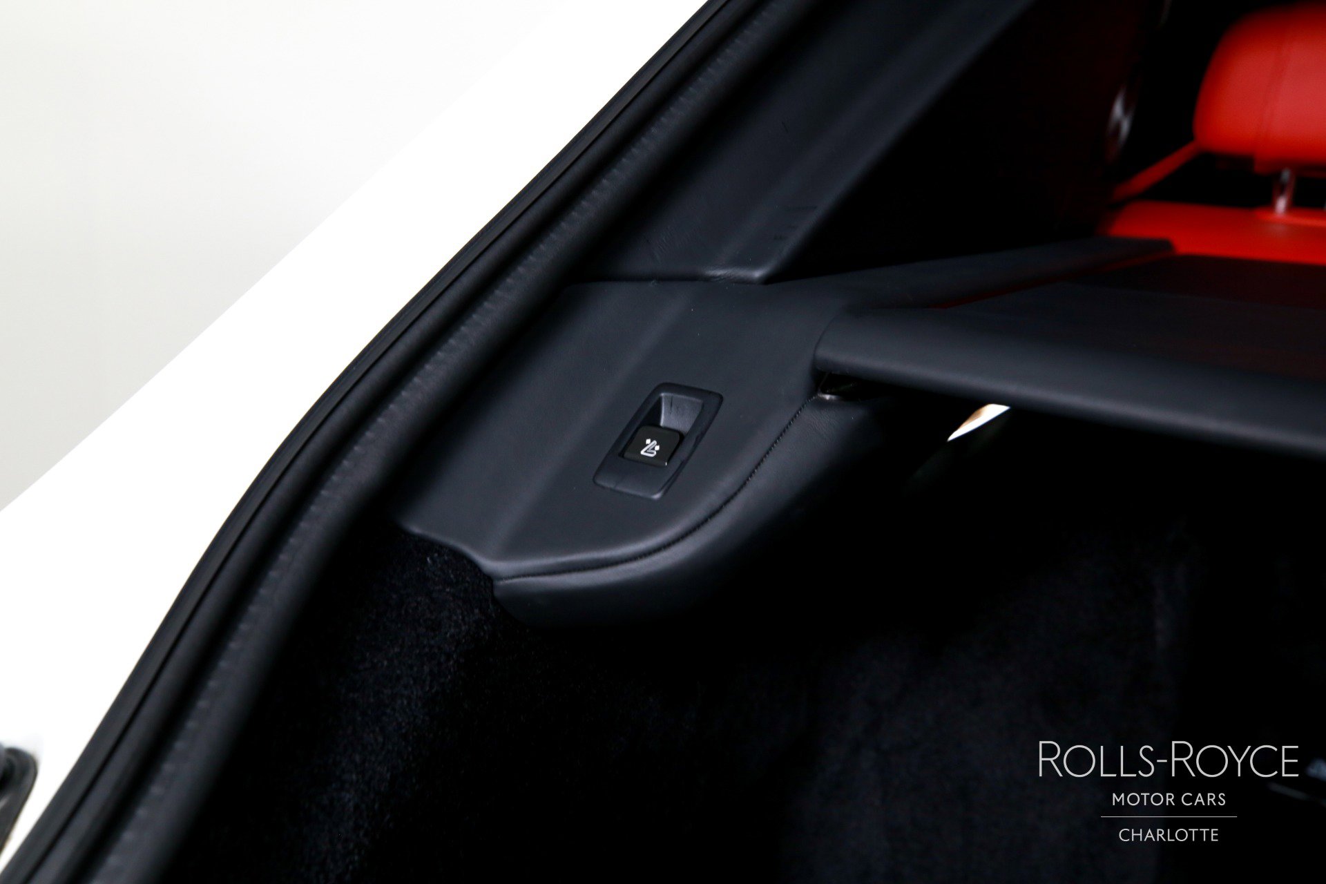 Used 2021 Rolls-Royce Cullinan Black Badge image 26