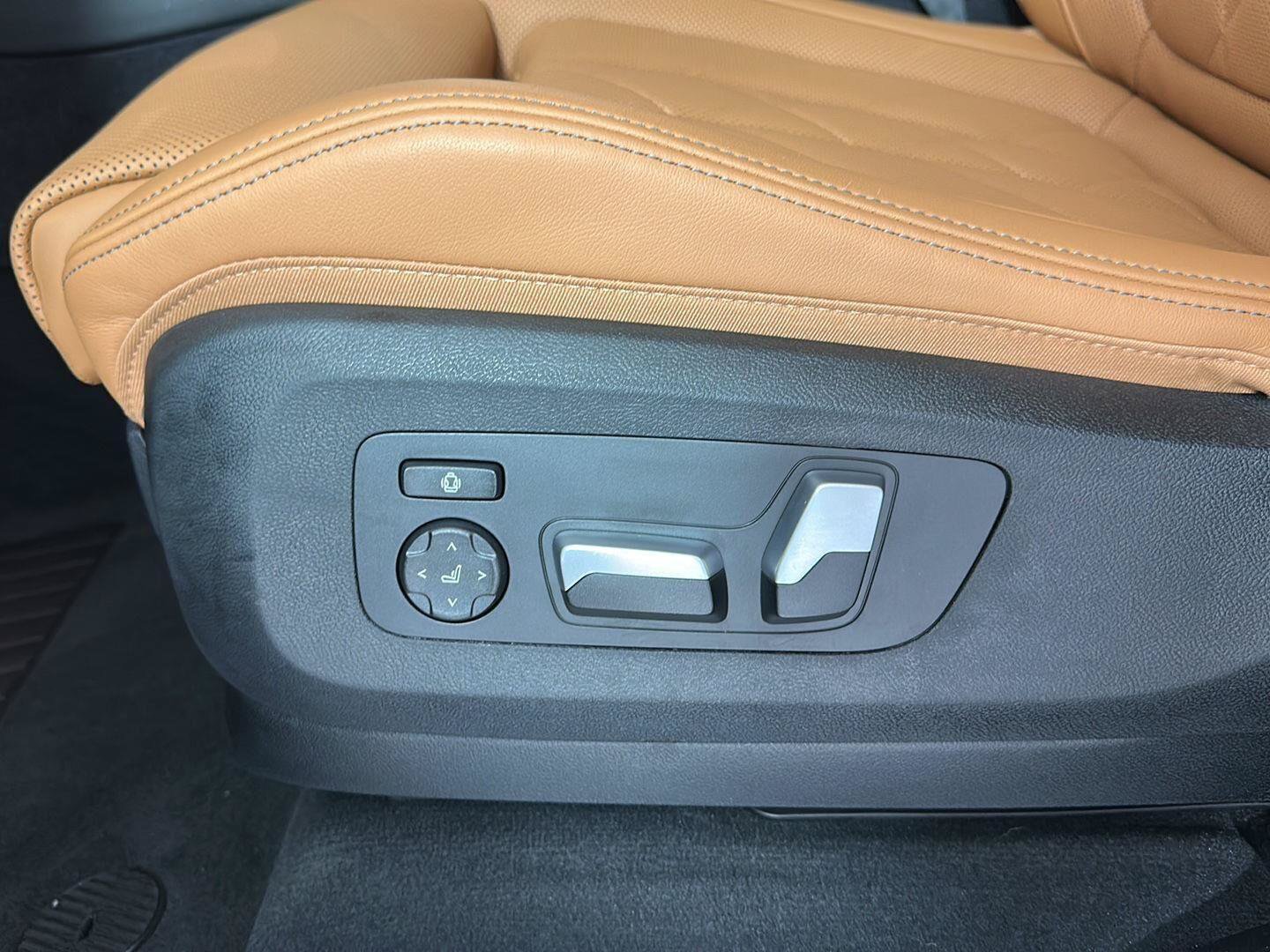 New 2026 BMW X5 xDrive50e w/ Premium Package AWD/4WD image 13