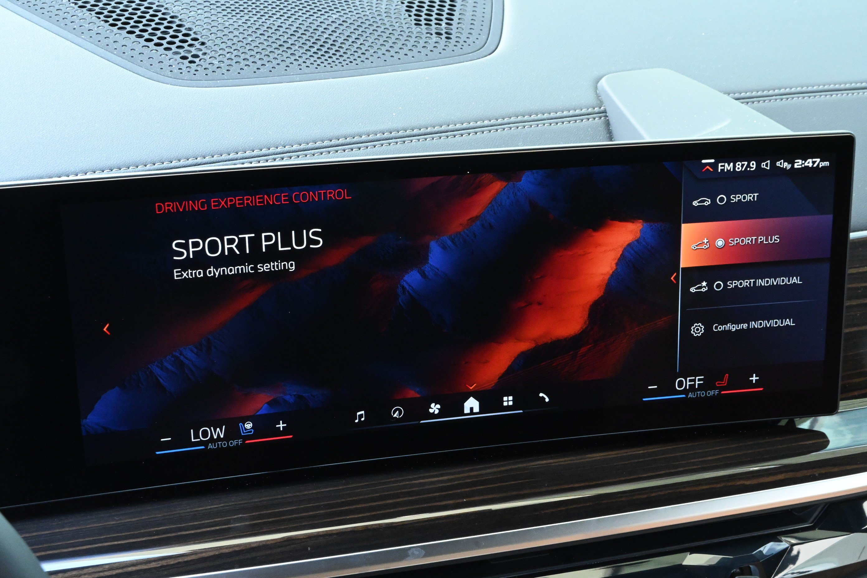 Certified 2025 BMW X5 M60i AWD/4WD image 32