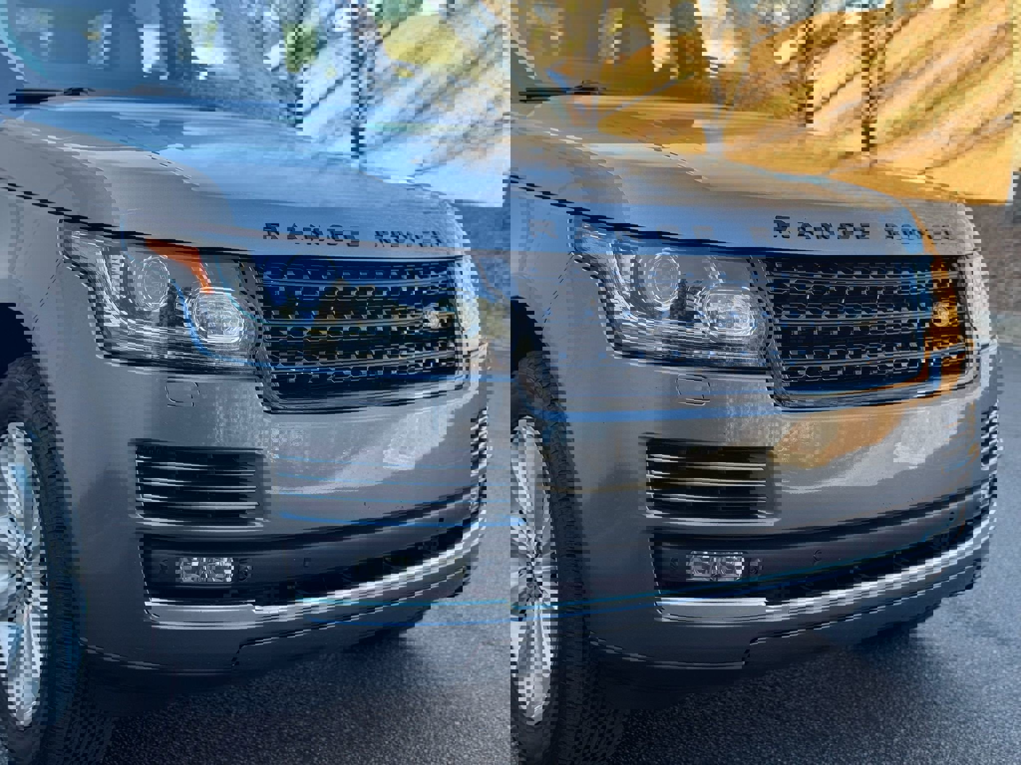 Used 2014 Land Rover Range Rover HSE image 9