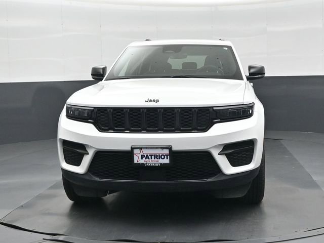 Used 2025 Jeep Grand Cherokee Altitude image 9