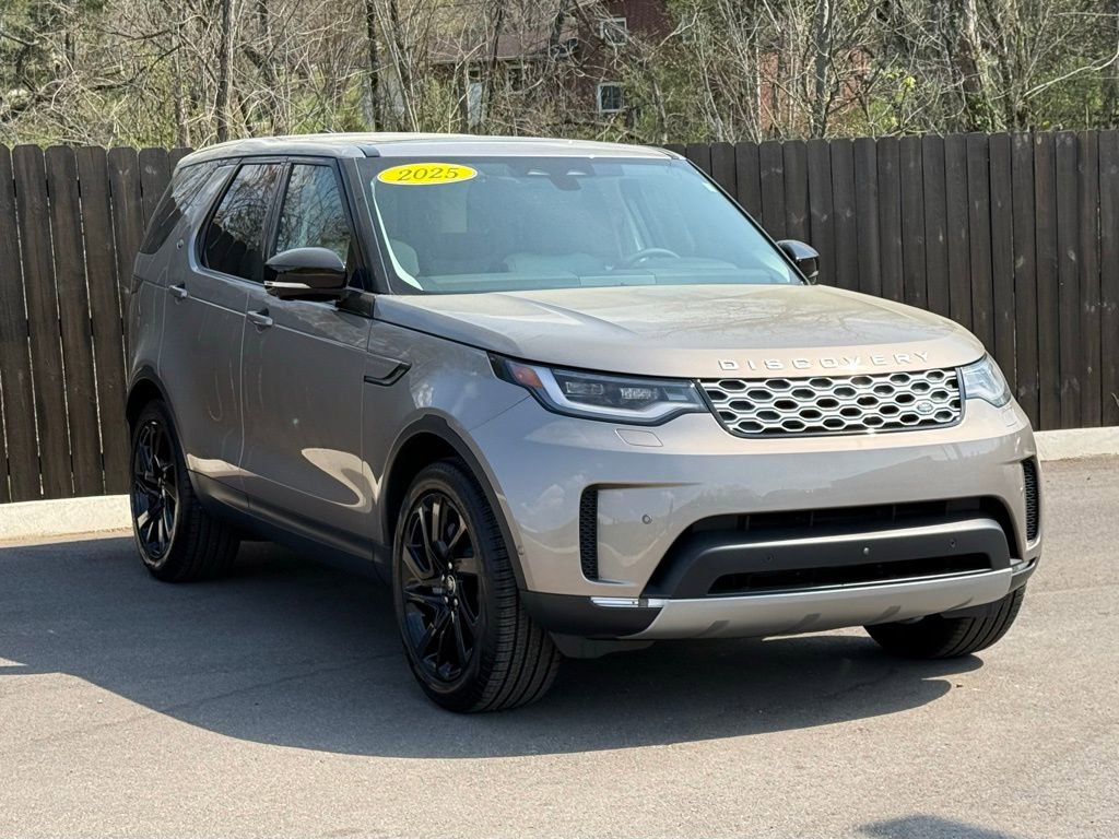 Certified 2025 Land Rover Discovery S image 7