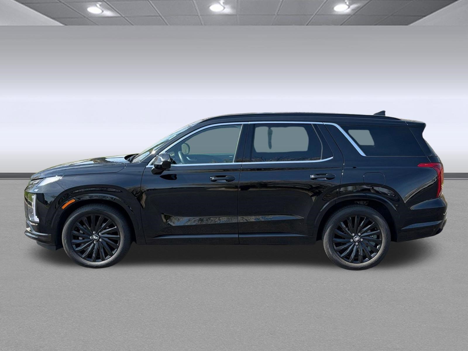 Used 2024 Hyundai Palisade Calligraphy image 2