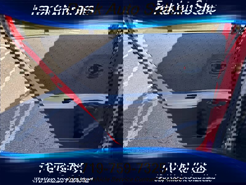 Used 2010 Toyota Yaris 4-Door Hatchback image 19