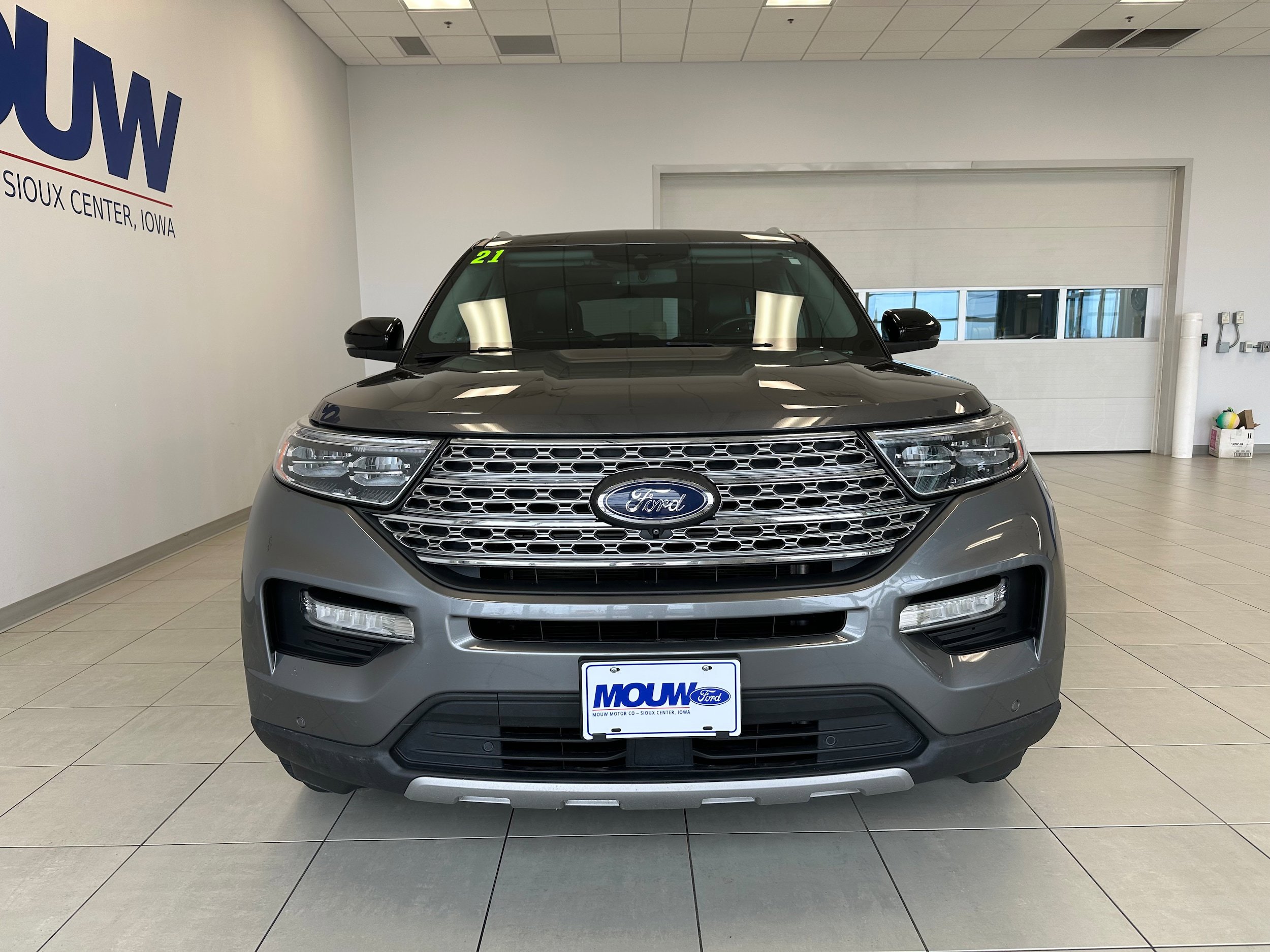Used 2021 Ford Explorer Limited w/ Equipment Group 301A AWD/4WD image 3