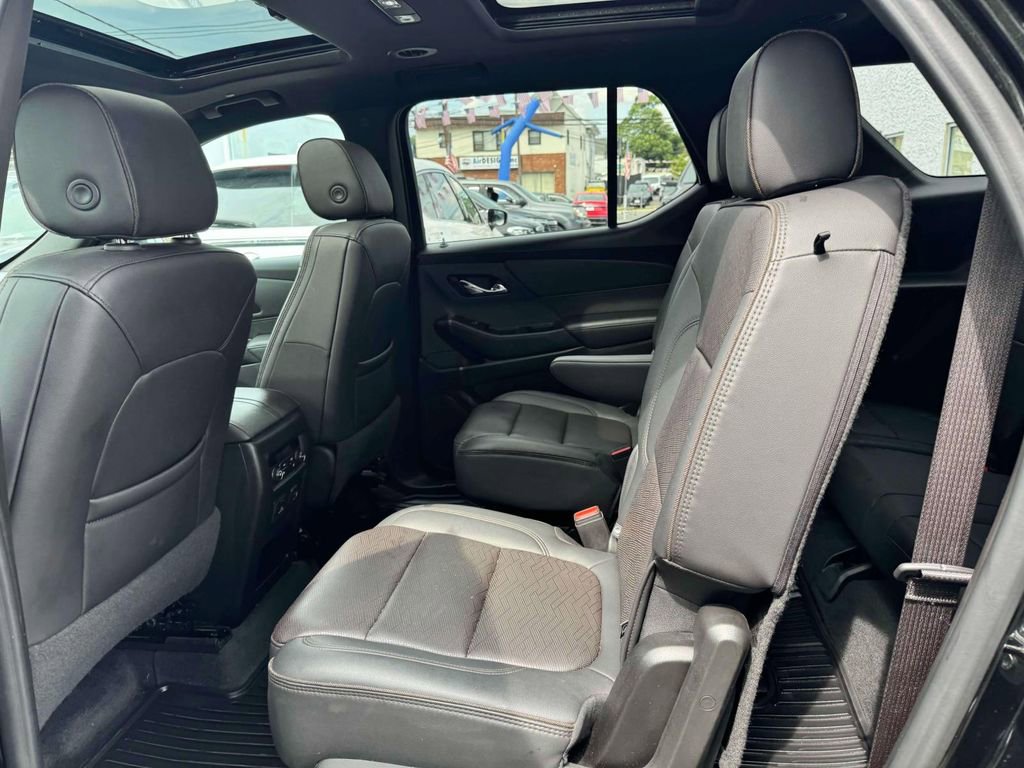 Used 2023 Chevrolet Traverse High Country AWD/4WD image 11