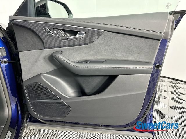 Used 2024 Audi RS Q8 image 44