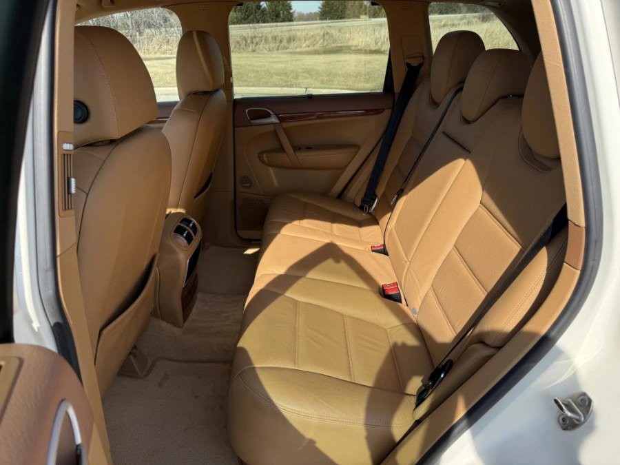 Used 2004 Porsche Cayenne S image 23