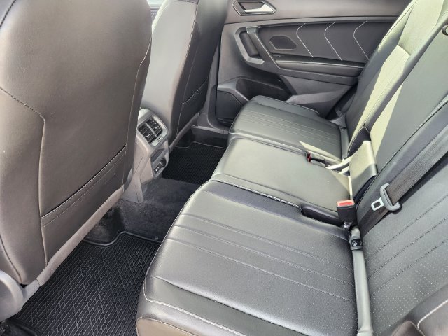 Used 2024 Volkswagen Tiguan SE R-Line FWD image 31