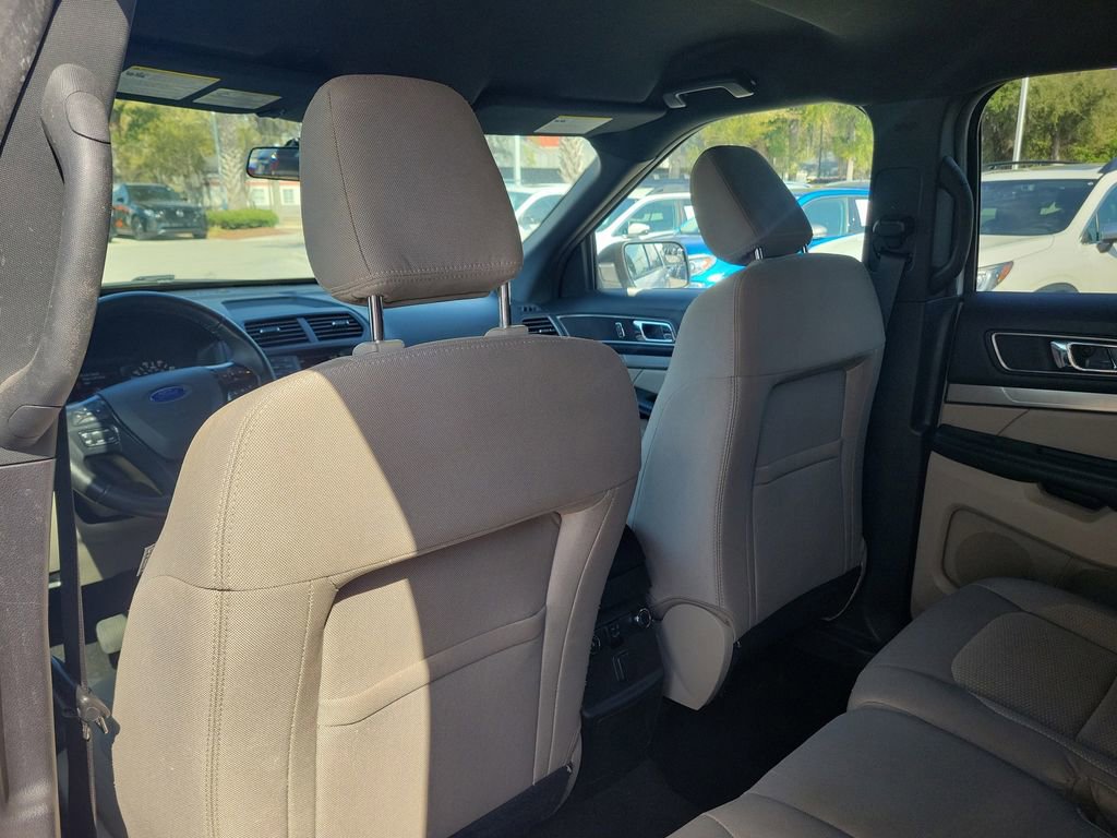 Used 2018 Ford Explorer XLT image 11
