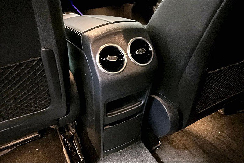 Used 2021 Mercedes-Benz GLB 250 w/ Premium Package image 20