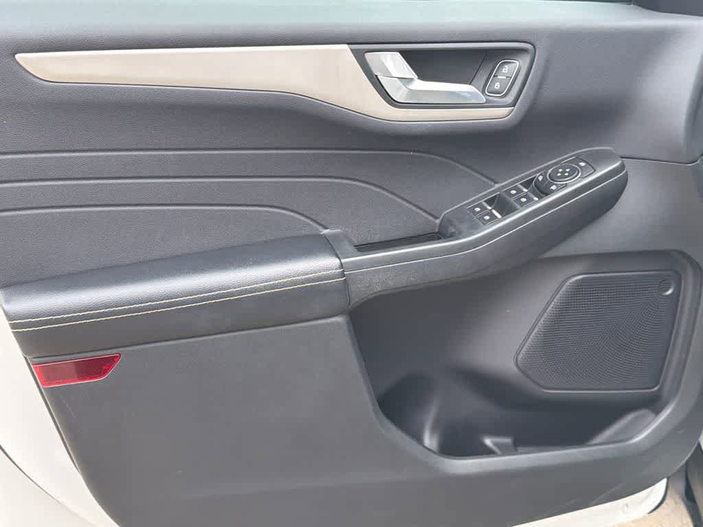 Used 2022 Ford Escape SEL FWD image 11