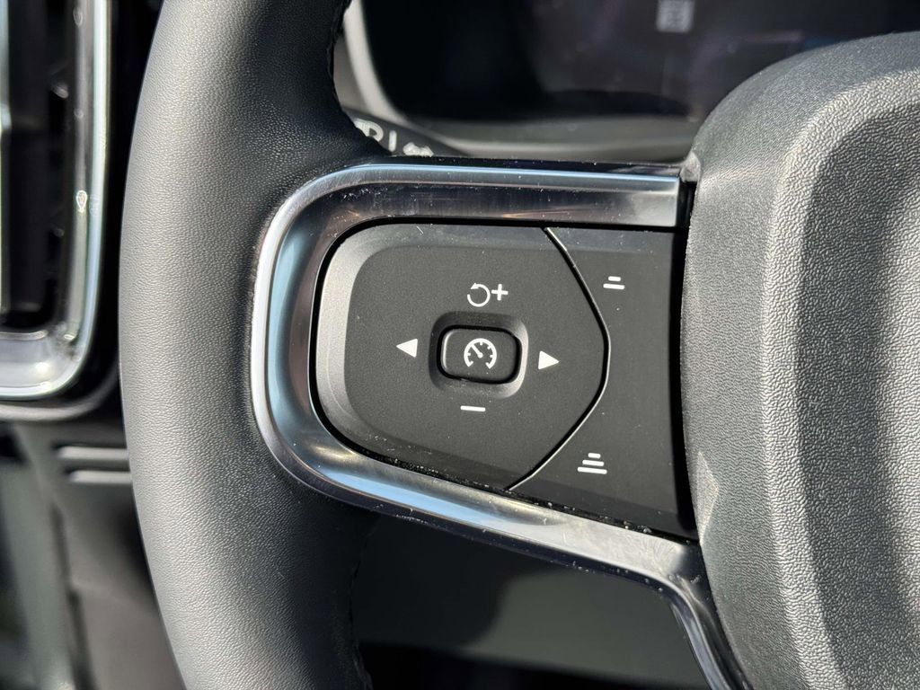Certified 2023 Volvo XC40 B5 Plus w/ Climate Package image 19