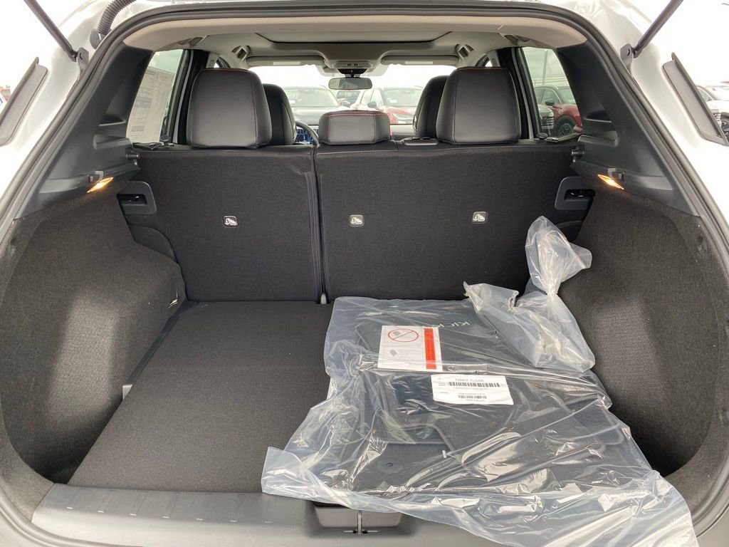 New 2025 Nissan Kicks SR w/ SR Premium Package image 31