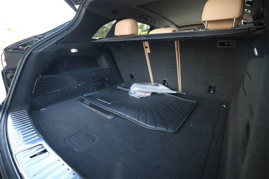 Used 2022 Porsche Cayenne Platinum Edition image 17