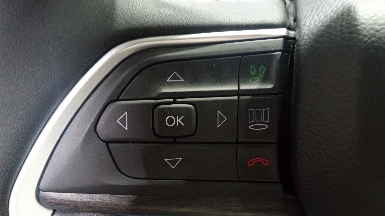 Used 2023 Jeep Grand Cherokee Limited w/ Luxury Tech Group II image 14