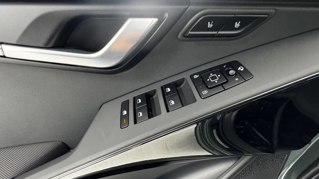 New 2026 Kia Niro SX Touring FWD image 20