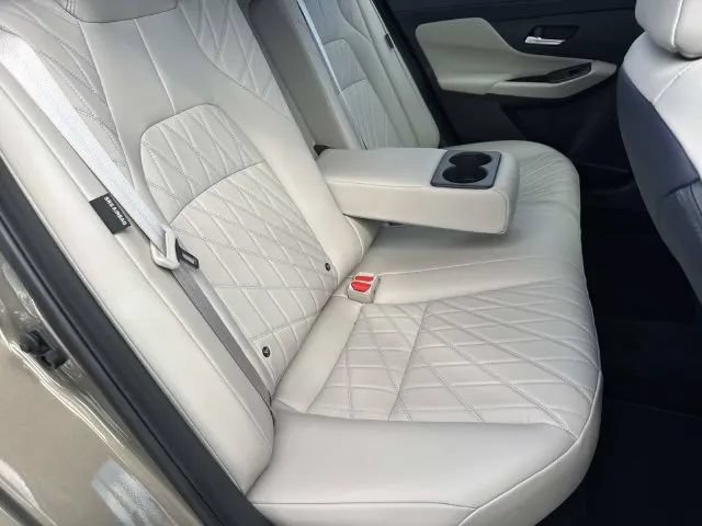 Used 2026 Nissan Sentra SV FWD image 23