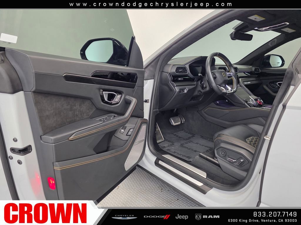 Used 2022 Lamborghini Urus AWD/4WD image 41
