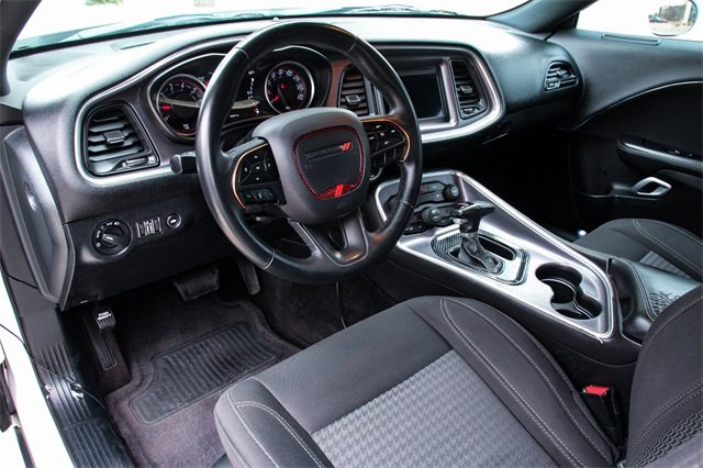 Used 2018 Dodge Challenger SXT image 9