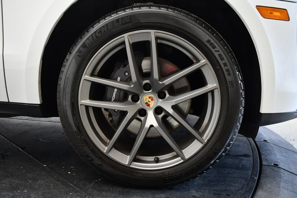 Certified 2023 Porsche Macan AWD/4WD image 16